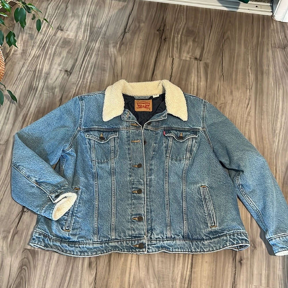Levi Strauss lined jeans jacket with Sherpa collar and sleeves